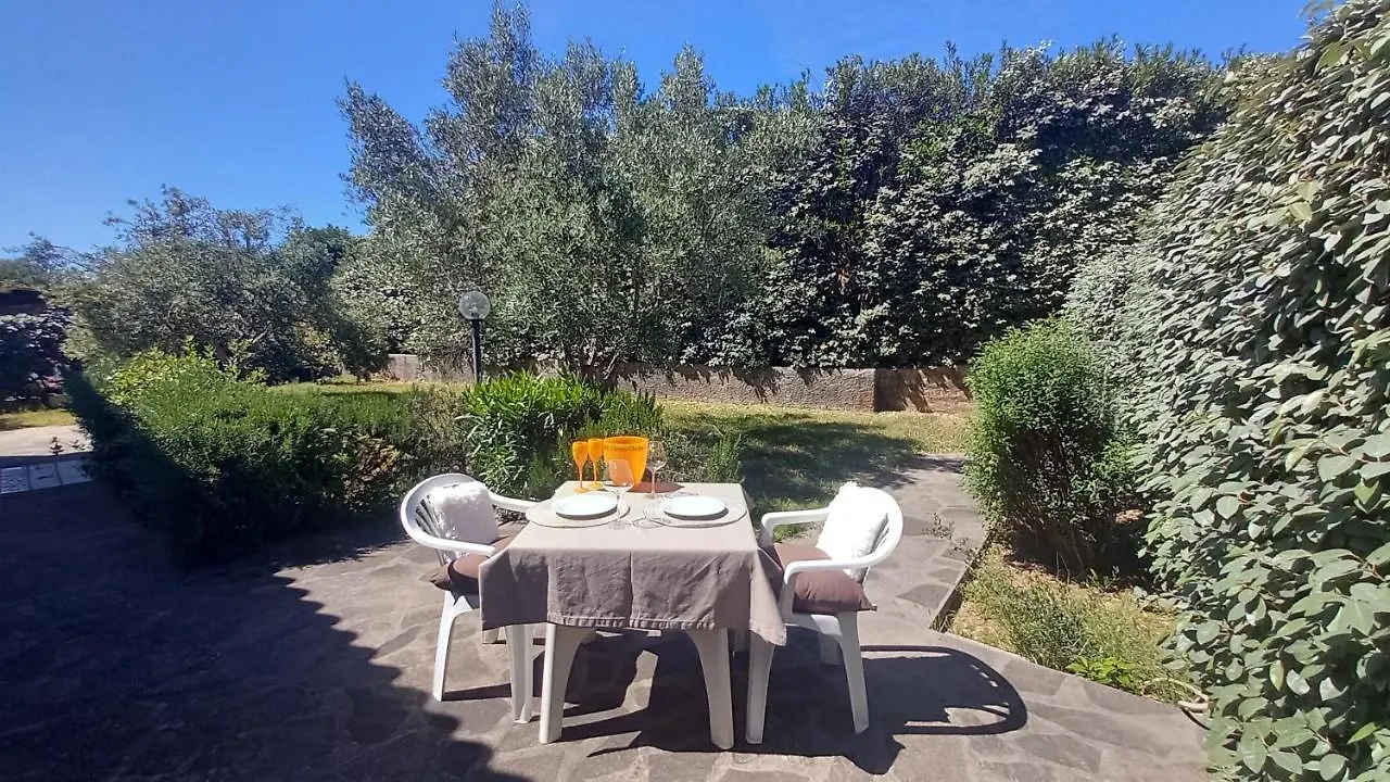 A Pochi Passi Dal Mare - Baja Sardinia Apartment